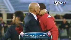 Así fue el abrazo de Gianluca Festa y David Suazo al final del juego en Florencia.
