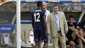 Joel Campbell sale desilusionado luego de lesionarse ante Canadá en la Copa Oro 2017. (Foto: Nacion.com)