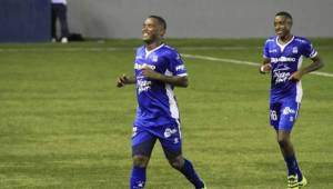 El Tauro F.C., con dos goles de Enrico Small, empató hoy 2-2 ( marcador global 4-2)con el Árabe Unido de Colón en el duelo de vuelta de las semifinales y es el primer finalista del torneo Clausura 2018 de la Liga Panameña de Fútbol (LPF).