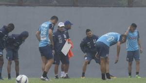 La selección de Honduras entrenó bajo una leve llovizna en San Pedro Sula.