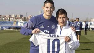 El niño de 15 años compartió con toda la planilla del Real Madrid en Valdebebas.