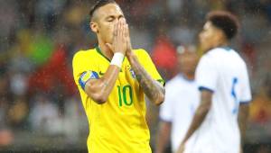 Neymar tuvo pocas ocasiones de gol en los 45 minutos que jugó ante Honduras.