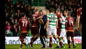 Momentos del duelo que disputaron Celtic y Motherwell este sábado. Foto cortesía dailyrecord.co.uk