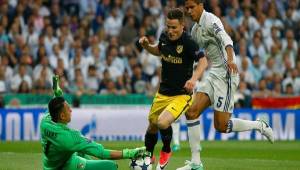 Keylor Navas evita que Kevin Gameiro establezca el empate parcial en el juego de Champions League realizado este martes entre el Real Madrid y el Atlético de Madrid.