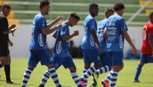 Jugadores de la sub-23 de Honduras festejan el primer gol anotado por Michael Chirinos.