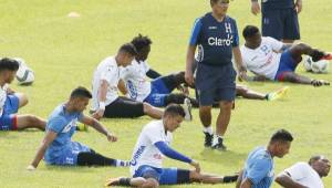 El equipo Sub-23 de Honduras entrena a doble turno en San Pedro Sula antes de su viaje a Río de Janeiro para disputar los Juegos Olímpicos. Foto Delmer Martínez