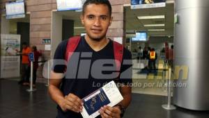 Rojas viajó este martes rumbo a México para incorporarse al Cimarrones de Liga de Ascenso MX. Pidió al Albo que si no jugaba en el equipo lo enviara al extranjero. Foto Ronald Aceituno
