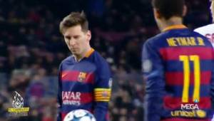Lionel Messi le entregó al balón a Neymar para que ejecutará el penal.