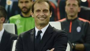 El técnico de la Juventus de Turín, Massimiliano Allegri salió con una sonrisa del estadio. (AFP)