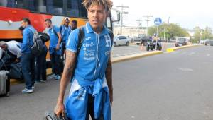 Henry Figueroa asegura que sintió molestia durante el partido con Guatemala y por ello pidió el cambio. A su arribo a Tegucigalpa se fue a una clínica a realizarse exámenes. Foto DIEZ