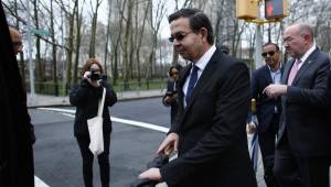 El ex presidente de la República de Honduras y de FENAFUTH, Rafael Callejas en su última audiencia en la corte de Nueva York, donde aceptó dos cargos. Foto AFP