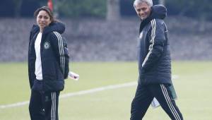 José Mourinho criticó fuertemente a Eva Carneiro en el duelo frente al Swansea City.