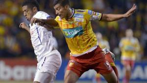 'Choco' Lozano no pudo darle la ventaja a Olimpia ante Herediano. (Foto: AFP)