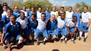 Los exmundialistas de España 82 de Honduras y El Salvador se reencontraron para jugar un amistoso en Alianza Valle y se refirieron el choque eliminatorio. Foto Juan Salgado