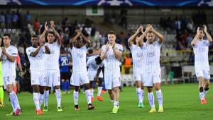 Los jugadores del Leicester City celebran su primera victoria en Champions League tras golear al Brujas de Bélgica a domicilio. Foto AFP