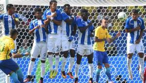 Los jugadores de la Selección de Honduras en el partido frente a Brasil de semifinales cuando se perdió 6-0 el pasado miércoles. Foto Juan Salgado