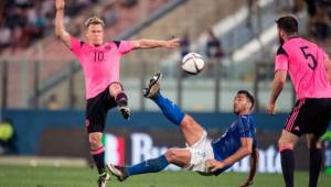 Italia venció 1-0 a Escocia con solitario tanto de Graziano Pelle, delantero de Southampton inglés, en el minuto 57. Foto EFE
