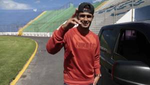 Alex López llegó al estadio Nacional para reportarse con el Olimpia. Foto Juan Salgado.