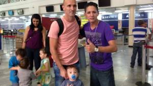 El Palomo Rodríguez se despidió de Honduras y viajó a Uruguay junto a sus esposa y sus tres hijos. Foto @@rcdespana