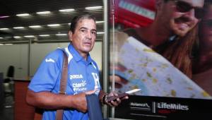 Jorge Luis Pinto, seleccionador de Honduras, viajó esta mañana a México.