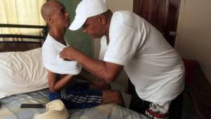 Enrique Centeno sigue necesitando de la ayuda de todos para continuar con el tratamiento y recuperar la movilidad en sus brazos. Foto DIEZ