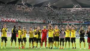 Borussia Dortmund vivió un verdadero infierno con la afición de Polonia.