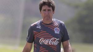 El entrenador del Olimpia, Héctor Vargas, ha conformado un equipo muy competitivo solo con jugadores nacionales y ha mantenido el éxito de los blancos.