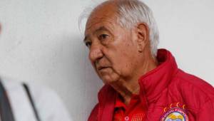 Carlos Jurado, entrenador uruguayo que pasó por Honduras, volverá al banquillo a sus 68 años de edad. (FOTO: DIEZ.HN)