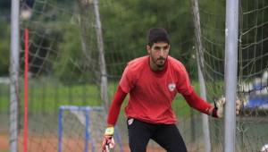 Jaime Penedo entrenándose con el Dinamo de Bucarest en Rumania.