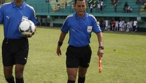 Chistian Ramírez es el asistente 2 en la terna que lidera el árbitro Yadel Martínez de Cuba, el asistente 1 es Hiran Dopico también cubano. Foto DIEZ