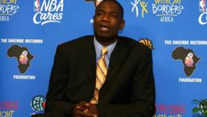 Dikembe Mutombo encabezará la delegación de ex jugadores y entrenadores de la NBA que visitarán la isla de Cuba para un campus.
