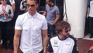 Cristiano Ronaldo aparece junto a Fernando Alonso en un acto promocional en el GP de Mónaco.