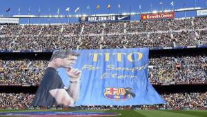 Esta pancarta con la imagen de Tito se desplegó en el Camp Nou.