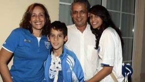 Reinaldo Rueda junto a su familia el día que clasificó al Mundial de Sudáfrica.