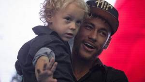 Neymar JR contó lo que sufre al no tener cerca a Davi Luca, su hijo.