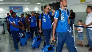 Los jugadores de la Selección de Honduras no brindaron declaraciones a los medios en el aeropuerto. Foto Neptalí Romero