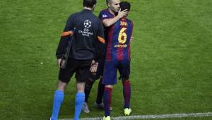 El momento del ingreso de Xavi Hernández por Iniesta en el estadio Olímpico de Berlín. (AFP)