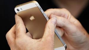 Muchos materiales se esconden dentro de un iPhone. FOTO: Reuters