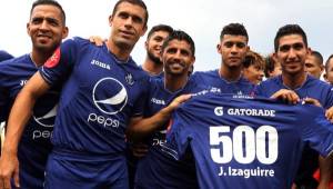 Júnior Izaguirre recibió la camisa de los 500 juego el 1 de mayo, pero ese día no jugó.
