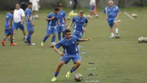 La selección salvadoreña realizó su último entrenamiento ayer y hoy ya viajó a tierras estadounidenses.