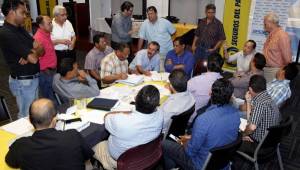 La asamblea de la Liga Nacional continuará este sábado en San Pedro Sula para definir el arranque del próximo campeonato Apertura 2016. Foto Archivo DIEZ