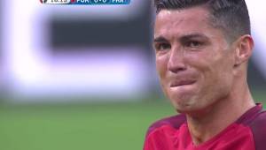 Cristiano Ronaldo lloró en pleno terreno de juego de pura impotencia por su lesión.