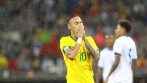Neymar no acató las órdenes de no portarse mal y fue todo lo contrario.