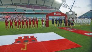 Gibraltar debutó en competiciones europeas el 7 de septiembre perdiendo 7-0 contra Polonia.