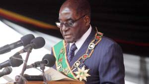 El presidente de Zimbabue, Robert Mugabe, ordenó detener a los atletas que participaron en los Juegos Olímpicos por su mala presentación. Foto cortesía Yahoo