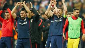La celebración de los jugadores del Atlético tras avanzar a la final. Foto EFE.
