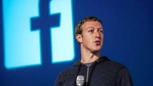 A Zuckerberg le recomendaron donar dinero y explicó que ya lo hace junto a su esposa. Por ello se dedicará a leer en 2015. Foto AFP