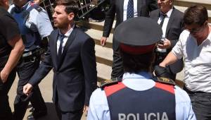 Messi durante la audiencia ayer en los tribunales de justicia en Barcelona. Foto AFP.