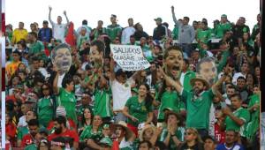 Los aficionados mexicanos, abuchearon y le tiraron con todo a los seleccionados.