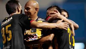 Edder Delgado abrió la cuenta para Real España, llegó a su tercer gol del Clausura.